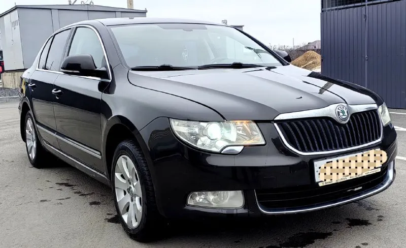 Продаю автомобиль skoda superb 2012 года. без дтп ✅ два владельца ✅ птс оригинал. мотор 1,8 полноценный автомат ✅ пробег 172000 ✅ два комплекта ключей. два комплекта колёс зима-лето. юридически чист. продажа с полным переоформлением. вложений ни каких не требует автомобиль полностью обслужен. по кузову как на фото. цвет коричневый, очень красивый. комплектация круиз-контроль, климат-контроль двухзонный, подогрев всех сидений, электро-сидений с памятью. мульти-руль. датчик дождя, датчик света регулировка зеркал подогрев зеркал. партроник. стабилизация анти-занос. осмотр г. донецк звонить по номеру телефона если нет связи пишите в телеграмм +79490881846. цена 1,100000 цена из-за срочности, - фотография - 2