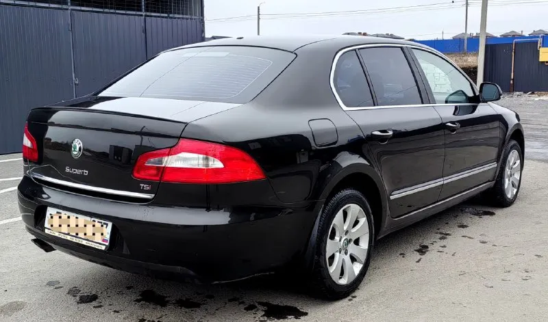 Продаю автомобиль skoda superb 2012 года. без дтп ✅ два владельца ✅ птс оригинал. мотор 1,8 полноценный автомат ✅ пробег 172000 ✅ два комплекта ключей. два комплекта колёс зима-лето. юридически чист. продажа с полным переоформлением. вложений ни каких не требует автомобиль полностью обслужен. по кузову как на фото. цвет коричневый, очень красивый. комплектация круиз-контроль, климат-контроль двухзонный, подогрев всех сидений, электро-сидений с памятью. мульти-руль. датчик дождя, датчик света регулировка зеркал подогрев зеркал. партроник. стабилизация анти-занос. осмотр г. донецк звонить по номеру телефона если нет связи пишите в телеграмм +79490881846. цена 1,100000 цена из-за срочности, - фотография - 3