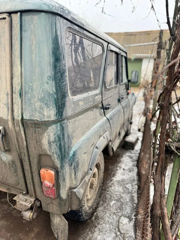 Доброго времени суток продается уаз хантер с доками норм из минусов надо подварить нужно сделать задний мост мотор подтраивает нужно посмотреть скорее всего вода попала мотор роботал норм по мелочам разобраться а так коробка норм 5ти ступка раздатка однарычажная с ними нечего делать не нужно а так машина норм нужно приложить руки по воздуху не пишем и не звоним цените мое и свое время цена из-за срочности пока продается интересующий меня автомобиль цена: 200.000руб‼️ номер: +7 (951) 748-01-37 ( сергей) телеграмм: +7 949 579 3253 📞 звоните: +7(949)5793253 - фотография - 6