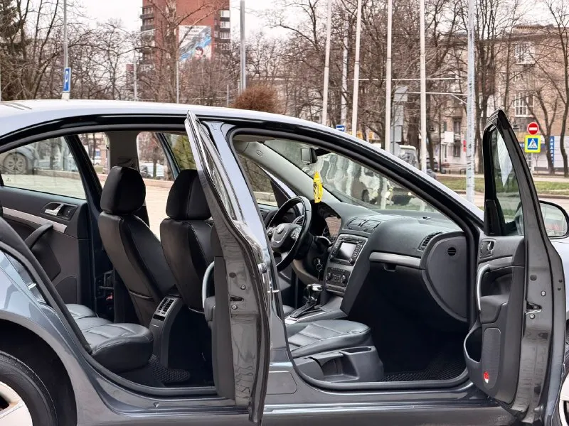 Skoda octavia год выпуска - 2012 двигатель - 1.8t автоматическая кпп ( asin ) пробег - 201.000км цена - 985.000₽ тел. - +79493902663 либо: - +79496799814 - фотография - 5