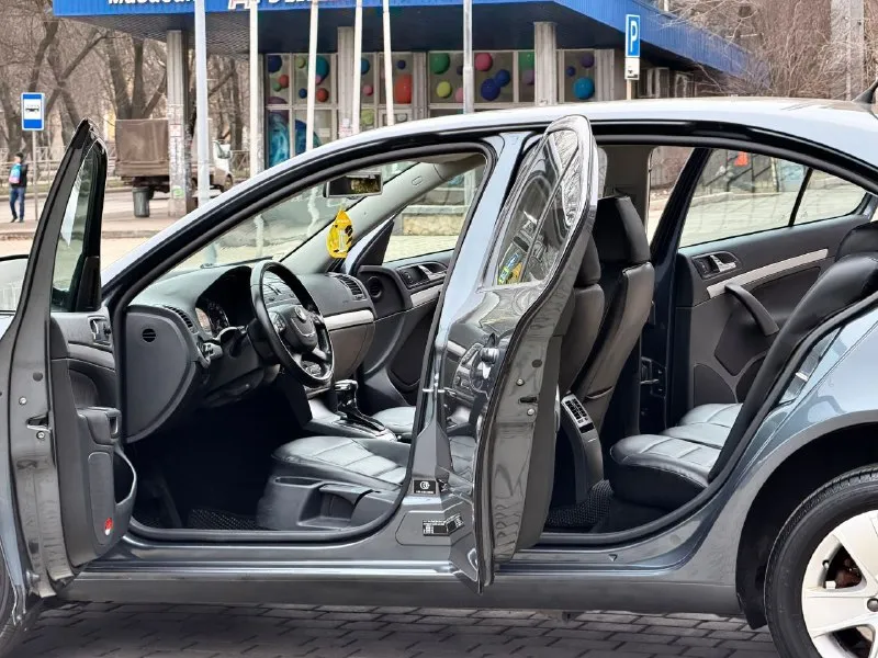 Skoda octavia год выпуска - 2012 двигатель - 1.8t автоматическая кпп ( asin ) пробег - 201.000км цена - 985.000₽ тел. - +79493902663 либо: - +79496799814 - фотография - 6