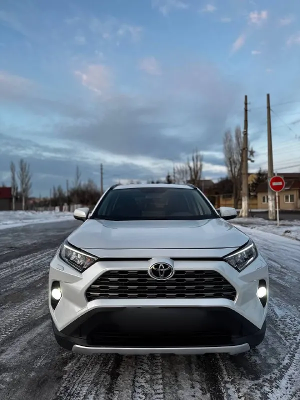 Toyota rav4, об 2.0 год 2020 полный привод свет белый жемчуг пробег 130 000 пробег автомобиль дилерс... - фотография