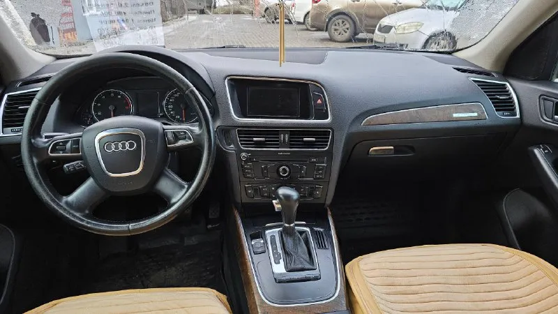 Audi q5 год выпуска: 2010 тип кпп: автоматическая объем двигателя: 2.0 литра тип топлива: бензин пробег: 171 000 км цена: 💥 1 420 000 ₽💥 дополнительная информация: полный привод двух-зонный климат контроль подогревы сидений мультируль led оптика парктроник технически в хорошем состоянии кредитование на выгодных для вас условиях! 📞 🇷🇺 +7 949 509 3428 +7 949 839 2499 - фотография - 8