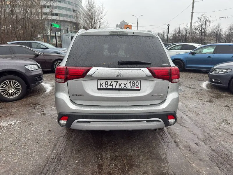 Mitsubishi outlander год выпуска: 2019 тип кпп: автоматическая объем двигателя: 2.4 литра тип топлива: бензин пробег: 90 000 км цена: 💥 2 250 000 ₽💥 дополнительная информация: состояние нового авто полный привод 7 мест бесключевой доступ кожаный салон двух-зонный климат контроль подогревы сидений электропривод сидений полный электропакет мультируль led оптика парктроники активная передняя камера камера заднего вида электропривод багажника технически в отличном состоянии кредитование на выгодных для вас условиях! 📞 🇷🇺 +7 949 509 3428 +7 949 839 2499 - фотография - 4