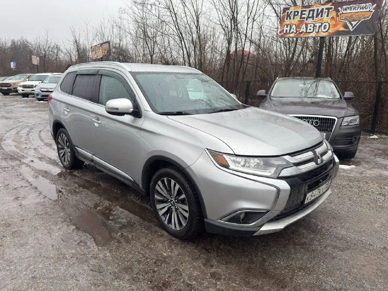 Mitsubishi outlander год выпуска: 2019 тип кпп: автоматическая объем двигателя: 2.4 литра тип топлива: бензин пробег: 90 000 км цена: 💥 2 250 000 ₽💥 дополнительная информация: состояние нового авто полный привод 7 мест бесключевой доступ кожаный салон двух-зонный климат контроль подогревы сидений электропривод сидений полный электропакет мультируль led оптика парктроники активная передняя камера камера заднего вида электропривод багажника технически в отличном состоянии кредитование на выгодных для вас условиях! 📞 🇷🇺 +7 949 509 3428 +7 949 839 2499 - фотография - 6