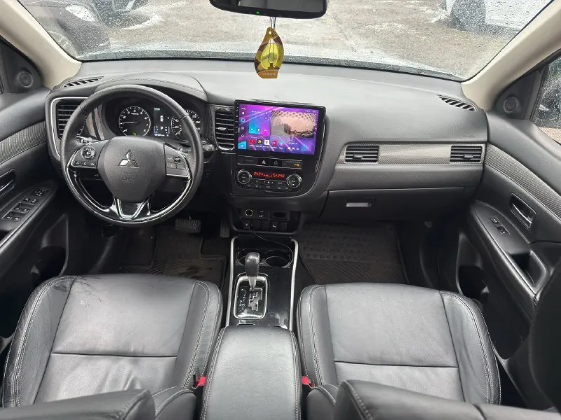 Mitsubishi outlander год выпуска: 2019 тип кпп: автоматическая объем двигателя: 2.4 литра тип топлива: бензин пробег: 90 000 км цена: 💥 2 250 000 ₽💥 дополнительная информация: состояние нового авто полный привод 7 мест бесключевой доступ кожаный салон двух-зонный климат контроль подогревы сидений электропривод сидений полный электропакет мультируль led оптика парктроники активная передняя камера камера заднего вида электропривод багажника технически в отличном состоянии кредитование на выгодных для вас условиях! 📞 🇷🇺 +7 949 509 3428 +7 949 839 2499 - фотография - 9