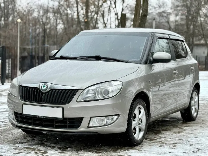 Skoda fabia || 2012г. 1.4 пробег 186000 коробка механика по мотору и коробки нареканий нет комплектация 4 стеклоподъемника кондиционер шумоизоляция сигнализация подогрев сидений штатная музыка aux bluetooth сабвуфер круиз 2 ключа продажа через мрэо цена 640000 +79494165288 📞 звоните: +7(949)4165288 - фотография - 2