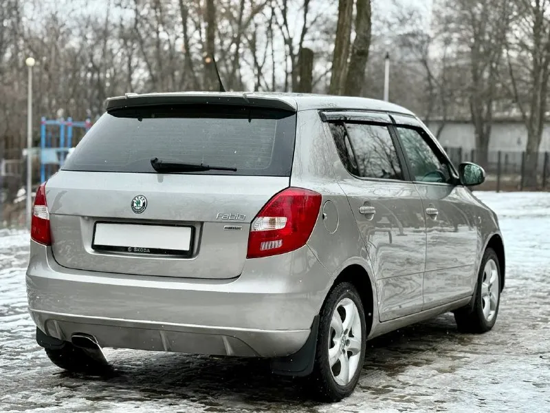 Skoda fabia || 2012г. 1.4 пробег 186000 коробка механика по мотору и коробки нареканий нет комплектация 4 стеклоподъемника кондиционер шумоизоляция сигнализация подогрев сидений штатная музыка aux bluetooth сабвуфер круиз 2 ключа продажа через мрэо цена 640000 +79494165288 📞 звоните: +7(949)4165288 - фотография - 3