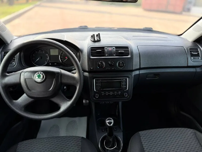 Skoda fabia || 2012г. 1.4 пробег 186000 коробка механика по мотору и коробки нареканий нет комплектация 4 стеклоподъемника кондиционер шумоизоляция сигнализация подогрев сидений штатная музыка aux bluetooth сабвуфер круиз 2 ключа продажа через мрэо цена 640000 +79494165288 📞 звоните: +7(949)4165288 - фотография - 5
