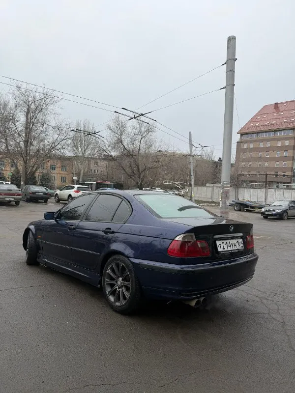 Продам bmw e46 на полном ходу мотор 1.9л обслужен не троит не дымит тянет отлично. коробка автомат работает без нареканий. по ходовой всё отлично. салон в отличном состоянии. электрика вся рабочая, печка дует, кондёр работает. по кузову есть моменты не критичные на фото видно все силовые части целые. также установлено литьё r17 на зимней резине, стоит неплохая музыка, тонер в круг. по документам полный порядок, по желанию предоставлю диагностическую карту. цену вижу 475.000₽ быстрым и адекватным торг) город донецк +79494017077 - фотография - 3