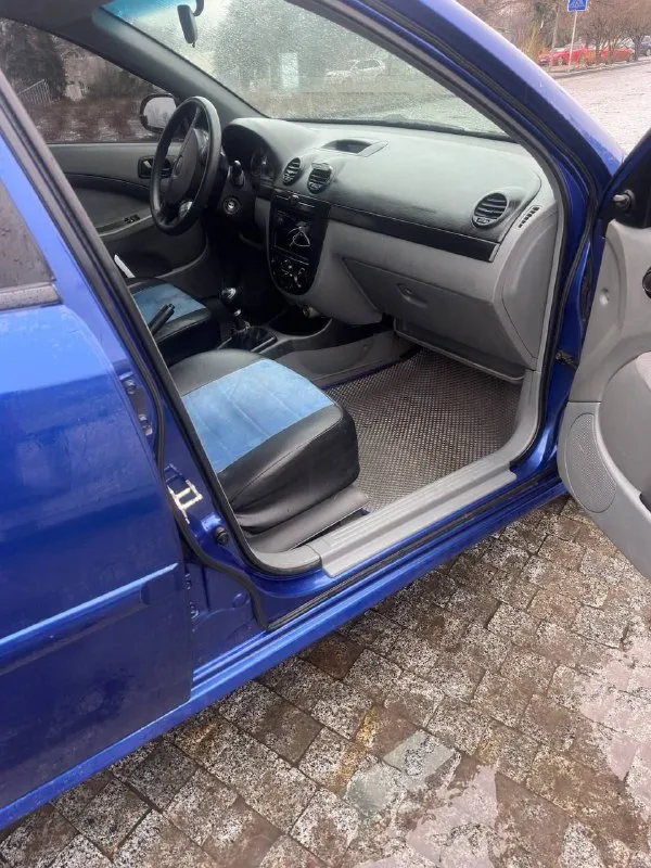 В продаже chevrolet lacetti 2007 года выпуска, механическая коробка передач пробег 184 тыс. км. автомобиль на надежном моторе 1,4. работает отлично, не троит не дымит. машину делал для себя и обслуживалась вовремя. все замены были записаны с пробегом в блокнот. масло не расходует от слова совсем, от замены до замены в одном уровне. масло менялось каждые 5000 км по кузову в хорошем состоянии. цена : 575 000 ₽ (торг) телефон для связи: +79493923275 место осмотра : донецк - фотография - 5