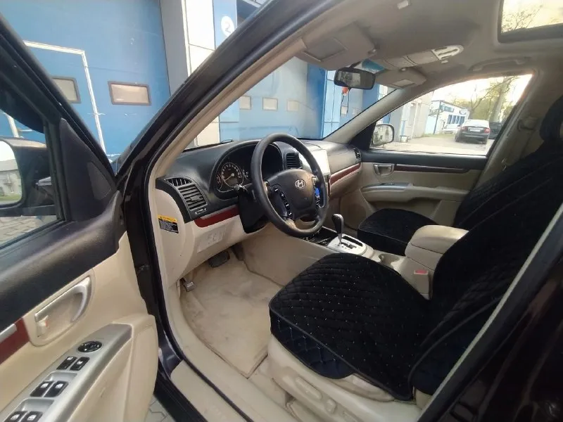 Продам hyundai санта фе 4wd 2006 год объем 2.7 двигатель стоит контрактный с пробегом 89т. к машина полностью обслужиная,2 комплекта резины за машиной следили все меняется вовремя. масло не ест от слова совсем. по машине работает все старый двигатель отдам в придачу цена 1100000₽ разумный торг возле автомобиля осмотр г. торез +79493742155 📞 звоните: +7(949)3742155 - фотография - 5