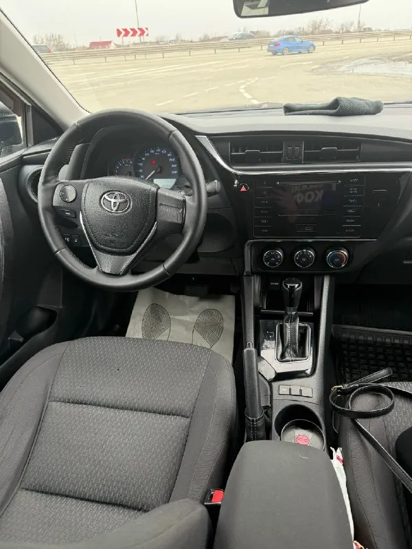 Продам toyota corolla 2018 года 1,6 коробка передач вариатор, авто в отличном состоянии пробег 128000км, ходовая мотор без нареканий, вариатор не дергает не пинает, все стекла родные, в машине крашены 2 двери без шпакли, подогрев сидений, подогрев руля, машина все время была в ростовской области цена 1470000₽ +79493348216 📞 🇷🇺 звоните: +79493348216 - фотография - 10