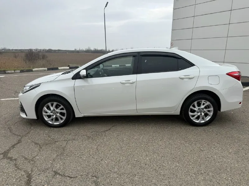 Продам toyota corolla 2018 года 1,6 коробка передач вариатор, авто в отличном состоянии пробег 128000км, ходовая мотор без нареканий, вариатор не дергает не пинает, все стекла родные, в машине крашены 2 двери без шпакли, подогрев сидений, подогрев руля, машина все время была в ростовской области цена 1470000₽ +79493348216 📞 🇷🇺 звоните: +79493348216 - фотография - 4