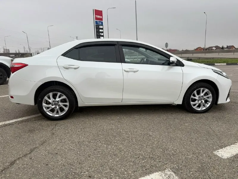Продам toyota corolla 2018 года 1,6 коробка передач вариатор, авто в отличном состоянии пробег 128000км, ходовая мотор без нареканий, вариатор не дергает не пинает, все стекла родные, в машине крашены 2 двери без шпакли, подогрев сидений, подогрев руля, машина все время была в ростовской области цена 1470000₽ +79493348216 📞 🇷🇺 звоните: +79493348216 - фотография - 5