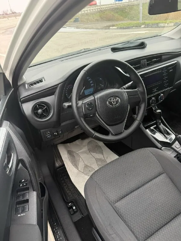 Продам toyota corolla 2018 года 1,6 коробка передач вариатор, авто в отличном состоянии пробег 128000км, ходовая мотор без нареканий, вариатор не дергает не пинает, все стекла родные, в машине крашены 2 двери без шпакли, подогрев сидений, подогрев руля, машина все время была в ростовской области цена 1470000₽ +79493348216 📞 🇷🇺 звоните: +79493348216 - фотография - 9