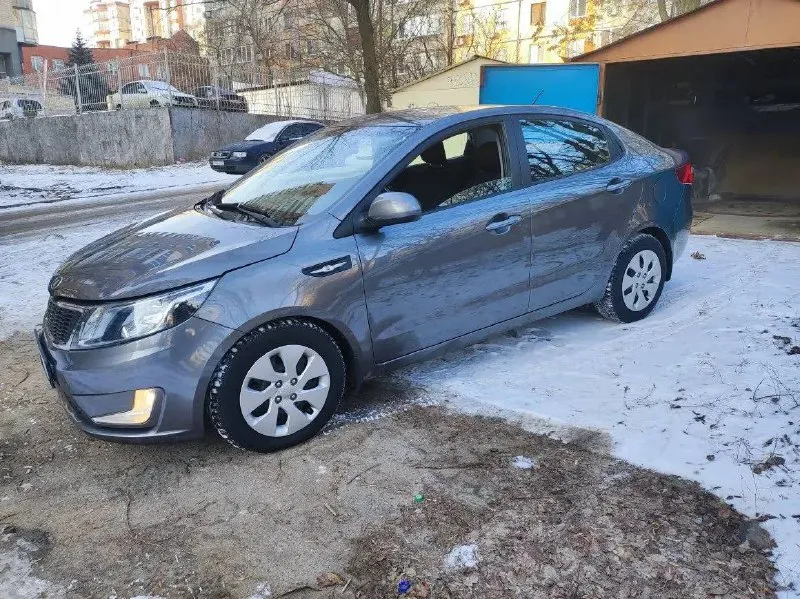 Продам
Кia rio 1.6 ат 2014,модельный ряд 2015.
По факту 1 собственник.
51000 Подтвержденный пробег. Полностью в родной краске!очень хорошее состояние салона. Все то проводились по регламенту, сейчас делать ничего не нужно. Техосмотр пройден недавно. Хорошая новая зимняя резина. Практически максимальная комплектация: сигнализация stariine с автозапуском, 3 ключа, гур, 4 эсп, электрорегулировка зеркал, кондиционер, подогрев сидений, руля, лобового, передние и задние дисковые тормоза, мощный 1,6 мотор, автомат!расход топлива 8.8/5.2, функция eco режим. Надежный качественный автомобиль, который прослужит вам долгие годы! Гаражное хранение!по мелочи есть притертости. Реальному покупателю торг. Автоподбор, любые проверки без проблем.
Честный хозяйский автомобиль.
Могу присутствовать при переоформлением в мрэо.
Место осмотра донецк центр, +79493578224
Цена 1 300 000 торг
📲 Tg: @annet_325
📞 Звоните: +7(949)3578224 - фотография - 1