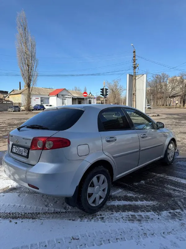 Продам chevrolet лачети 2005 года выпуска. двигатель объемом 1.6. механическая 5-ст. кпп пробег 211... - фотография