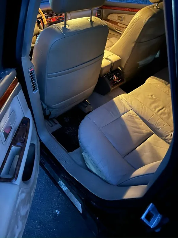 ❗️продам audi s8 d2 рестайлинг ❗️ год выпуска 2000 мотор 4.2 (aqh) 360 л. с. коробка: автомат пробег: 265.000 км. ✅цена: 700.000 руб. 📑 юридически абсолютно чистая, любое переоформление без проблем! я 1 хозяин по птс, по факту 3 ♻автомобиль в отличном состоянии. кузов без коррозии полностью алюминиевый, имеются возрастные моменты по лкп, сколы. салон в отличном состоянии для своих лет. вложений никаких не требует, 20 тыс. км назад менялся грм, сальники коленвала и распредвалов, частичная замена масла в коробке, течей по мотору нет. 🛞 2 комплекта резины зима r18 245/50, "triangle", лето r19 245/50 "marshal". 2 ключа, ♻комплектация: 2-х зонный климат контроль, подогрев передних/задних сидений, круиз контроль, солнечная батарея(люк) работает, электрорегулировка сидений во всех плоскостях, сиденья recaro, электрорегулировка подогрев боковых зеркал, центральный замок, стеклоподъемники, 8 подушек безопасности, шторки боковые механические, шторка заднего ветрового стекла электр 📞 звоните: +7(949)3305653 - фотография - 5