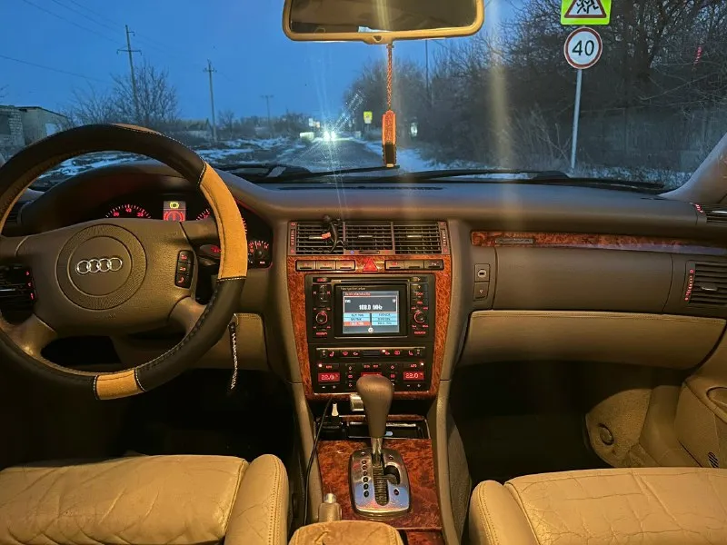 ❗️продам audi s8 d2 рестайлинг ❗️ год выпуска 2000 мотор 4.2 (aqh) 360 л. с. коробка: автомат пробег: 265.000 км. ✅цена: 700.000 руб. 📑 юридически абсолютно чистая, любое переоформление без проблем! я 1 хозяин по птс, по факту 3 ♻автомобиль в отличном состоянии. кузов без коррозии полностью алюминиевый, имеются возрастные моменты по лкп, сколы. салон в отличном состоянии для своих лет. вложений никаких не требует, 20 тыс. км назад менялся грм, сальники коленвала и распредвалов, частичная замена масла в коробке, течей по мотору нет. 🛞 2 комплекта резины зима r18 245/50, "triangle", лето r19 245/50 "marshal". 2 ключа, ♻комплектация: 2-х зонный климат контроль, подогрев передних/задних сидений, круиз контроль, солнечная батарея(люк) работает, электрорегулировка сидений во всех плоскостях, сиденья recaro, электрорегулировка подогрев боковых зеркал, центральный замок, стеклоподъемники, 8 подушек безопасности, шторки боковые механические, шторка заднего ветрового стекла электр 📞 звоните: +7(949)3305653 - фотография - 6