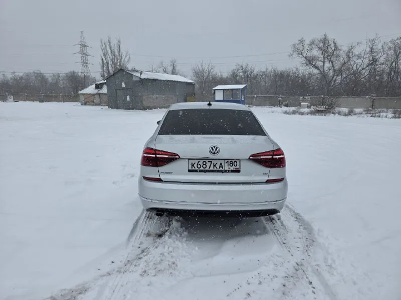 Продам пассат р лайн 2017год, 1.8 турбо (прошит до 220 лошадей, самая лучшая и качественная прошивка), по машине полный порядок. пробег 129 000 км, хороший торг у капота. цена 1 699 000 руб по вопросам звоните ±79496420594 📲 tg: @tigr_24na7 📞 +7(949)6420594 📲 tg: @tigr_24na7 📞 звоните: +7(949)6420594 - фотография - 4