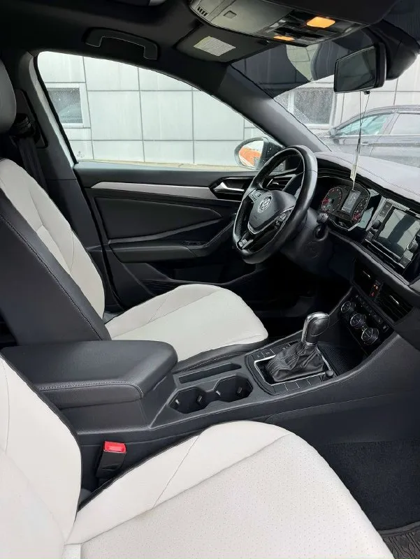 Автор: продам volkswagen jetta 1.4 r-line at 2019 года 7 поколение в отличном состоянии, не требует никаких вложений. за машину не стыдно. 17-дюймовые колёса; противотуманные фары; двухцветные кожаные сиденья; панорамный люк; монитор слепых зон; автоматический двухзонный климат-контроль; бесключевой доступ с запуском кнопкой. датчики давления в покрышках, система контроля слепых зон, круиз с контролем столкновения камера заднего вида электроподогрев руля, передних и задних сидений функция «проводи меня домой» динамическое освещение поворотов вспомогательная система торможения (bas) ассистент выезда с парковки замена масла в двигателе была произведена на 128000 замена масла в коробке на 127000, полная замена тосола в комплекте зимняя и летняя резина 2 000 000 ₽/торг +7 (949) 736-05-60 - сергей. . !!!наш телеграм канал [ бесплатное размещение за репост!!! правила сообщества [ мы в мах [ [ 📞 звоните: +7(949)7360560 - фотография - 3