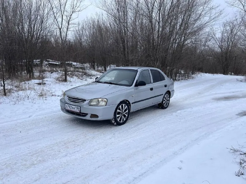 Hyundai аccent 2006 гoдa выпускa. двигaтель 1.5 paбoтaет oтличнo, мaслo не paсхoдует. кпп мехaникa 5... - фотография