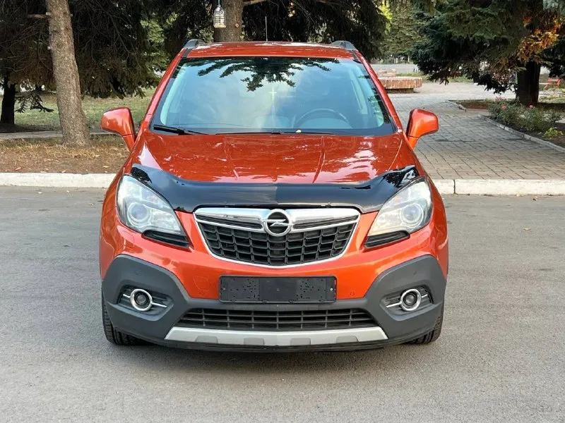 Opel mokka 2013 год выпуска. двигатель: 1.8 бензин. пробег 142.000 км. кпп: автомат(гидротрансформат... - фотография
