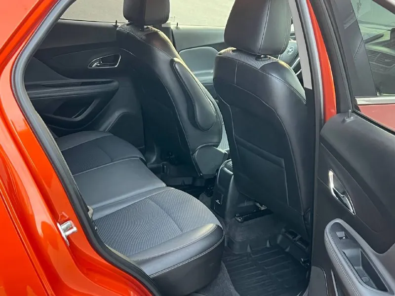 Opel mokka 2013 год выпуска. двигатель: 1.8 бензин. пробег 142.000 км. кпп: автомат(гидротрансформатор) 4х4 (полный привод) хорошая комплектация: климат, круиз. датчики света/дождя. адаптивный свет. подогрев сидений/руля. комбинированная кожа. большой монитор. мульти руль. два комплекта новой резины. два ключа. машина полностью обслужена, заменены все тех. жидкости а так же грм. состояние идеальное, никаких абсолютно вложений не требует! цена: 1.550. +79497033871 📞 звоните: +7(949)7033871 - фотография - 7