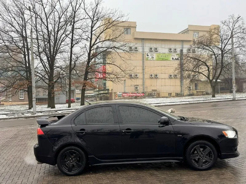🔥🔥цена🔥🔥 lancer x лансер 10 год:2008 мотор: 2.0 (150 л. с. ) 2 ключа 2 комплекта резины зима/лето машина находится в прекрасном состоянии. мотор масло не жрёт, не дымит, не троит, работает прекрасно. коробка работает без рывков, без пинков и пробуксовок, переключает максимально плавно. кузов в прекрасном состоянии, без гнили, царапин, и ржавчины. отличная комплектация, в которой: подогревы передних сидений, сенсорная магнитола с bluetooth, мульти руль, круиз контроль, датчик дождя, датчик света, электро регулировка зеркал, 4 элсп с доводчиками и многое другое. документы полностью чистые, без запретов, без штрафов и каких либо обременений. могу присутствовать при переоформлении. 🔥цена:695.000 (реальному покупателю торг)🔥 связь: +7 (949) 566-83-04 (есть тг и вотсап) 📞 звоните: +7(949)5668304 - фотография - 3