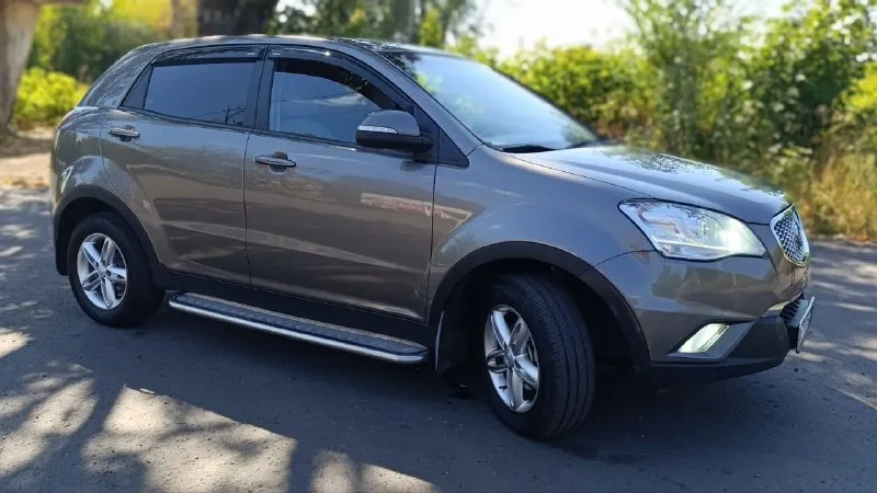 Ssangyong actyon год 2013 пробег 216 000 продам семейный автомобиль. в отличном состоянии. пробег не скручен!!! по технической части всё отлично! автомобиль ухоженный. музыка на андроиде с усилителем. камера заднего вида. сигнализация с автозапуском. два комплекта резины на оригинальных дисках. за автомобиль не стыдно, готов на любые проверки. автотека по запросу. цена 900 000 р. все вопросы по телефону +79493458548 📞 звоните: +7(949)3458548 - фотография - 2