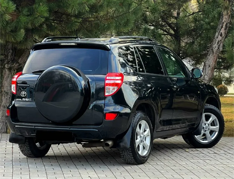 Доброго времени суток ! к вашему вниманию, всеми любимый toyota rav4 rav-4 ! рестайлинг ! в идеальном состоянии, весь обслуженный ! эксплуатация с 2011 года ! с родным пробегом 146 км. родной оригинальный пробег 100% ! мотор 2.0 бензин работает идеально ! коробка автомат, работает идеально ! ходовая вся обслужена ! в автомобиле работает абсолютно все ! вложений не требует абсолютно ! в дтп не участвовал ! комплектация максимальная полный привод - двух зонный климат контроль - без ключевой доступ - кожаный салон - эл. сиденья - бортовой компьютер - датчик дождя также света - полный эл. пакет - мульти руль - круиз контроль - стар / стоп - и многое другое ! цена : 1415 000 руб ! реальному покупателю реальный торг ! таких автомобилей действительно осталось не много ! возможен обмен ! также продажа в кредит ! +79496164247 📞 звоните: +7(949)6164247 - фотография - 5