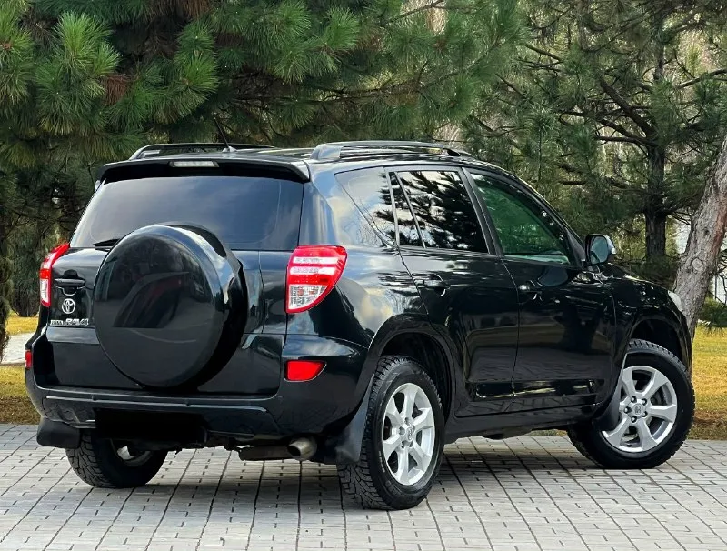 Доброго времени суток ! к вашему вниманию, всеми любимый toyota rav4 rav-4 ! рестайлинг ! в идеальном состоянии, весь обслуженный ! эксплуатация с 2011 года ! с родным пробегом 146 км. родной оригинальный пробег 100% ! мотор 2.0 бензин работает идеально ! коробка автомат, работает идеально ! ходовая вся обслужена ! в автомобиле работает абсолютно все ! вложений не требует абсолютно ! в дтп не участвовал ! комплектация максимальная полный привод - двух зонный климат контроль - без ключевой доступ - кожаный салон - эл. сиденья - бортовой компьютер - датчик дождя также света - полный эл. пакет - мульти руль - круиз контроль - стар / стоп - и многое другое ! цена : 1415 000 руб ! реальному покупателю реальный торг ! таких автомобилей действительно осталось не много ! возможен обмен ! также продажа в кредит ! +79496164247 📞 звоните: +7(949)6164247 - фотография - 6