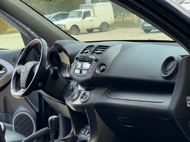 Доброго времени суток ! к вашему вниманию, всеми любимый toyota rav4 rav-4 ! рестайлинг ! в идеальном состоянии, весь обслуженный ! эксплуатация с 2011 года ! с родным пробегом 146 км. родной оригинальный пробег 100% ! мотор 2.0 бензин работает идеально ! коробка автомат, работает идеально ! ходовая вся обслужена ! в автомобиле работает абсолютно все ! вложений не требует абсолютно ! в дтп не участвовал ! комплектация максимальная полный привод - двух зонный климат контроль - без ключевой доступ - кожаный салон - эл. сиденья - бортовой компьютер - датчик дождя также света - полный эл. пакет - мульти руль - круиз контроль - стар / стоп - и многое другое ! цена : 1415 000 руб ! реальному покупателю реальный торг ! таких автомобилей действительно осталось не много ! возможен обмен ! также продажа в кредит ! +79496164247 📞 звоните: +7(949)6164247 - фотография - 8