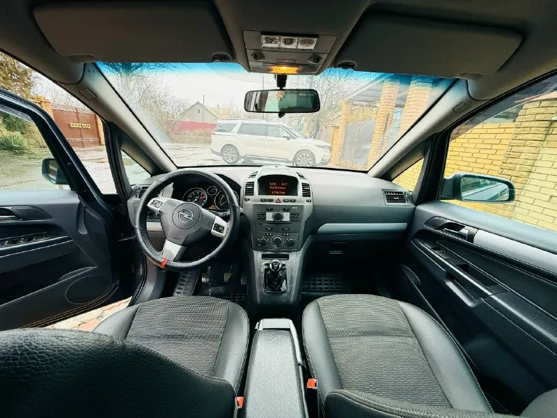 Продам opel зафира минивен 7 мест 1.8 механика 140 л. с 2007 года выпуска авто в отличном состоянии без каких либо вложений обсолютно кузов техника в идеале авто в заводском окрасе авто тека зеленая пробег 204000 родной хорошая комплектация климат контроль круиз контроль полный электро пакет обогревы сидений зеркал датчики света регулировки сидений и многое друго красивый салон кожа ткань состояние нового новая резина авто ухоженное за не го не стыдно звоните в любое время цена 765 торг реальному феникс +79495587838 телеграм 89613916172 📞 звоните: +7(949)5587838 - фотография - 5