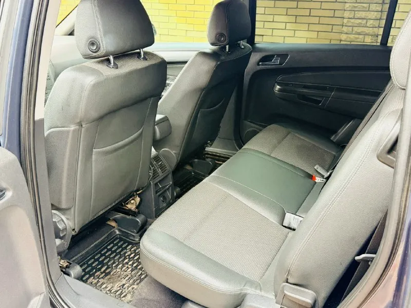 Продам opel зафира минивен 7 мест 1.8 механика 140 л. с 2007 года выпуска авто в отличном состоянии без каких либо вложений обсолютно кузов техника в идеале авто в заводском окрасе авто тека зеленая пробег 204000 родной хорошая комплектация климат контроль круиз контроль полный электро пакет обогревы сидений зеркал датчики света регулировки сидений и многое друго красивый салон кожа ткань состояние нового новая резина авто ухоженное за не го не стыдно звоните в любое время цена 765 торг реальному феникс +79495587838 телеграм 89613916172 📞 звоните: +7(949)5587838 - фотография - 7