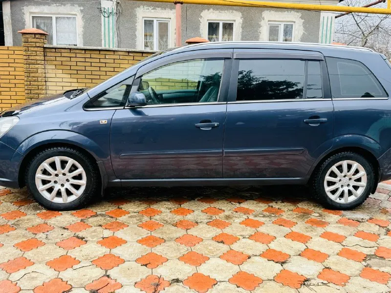 Продам opel зафира минивен 7 мест 1.8 механика 140 л. с 2007 года выпуска авто в отличном состоянии без каких либо вложений обсолютно кузов техника в идеале авто в заводском окрасе авто тека зеленая пробег 204000 родной хорошая комплектация климат контроль круиз контроль полный электро пакет обогревы сидений зеркал датчики света регулировки сидений и многое друго красивый салон кожа ткань состояние нового новая резина авто ухоженное за не го не стыдно звоните в любое время цена 765 торг реальному феникс +79495587838 телеграм 89613916172 📞 звоните: +7(949)5587838 - фотография - 8