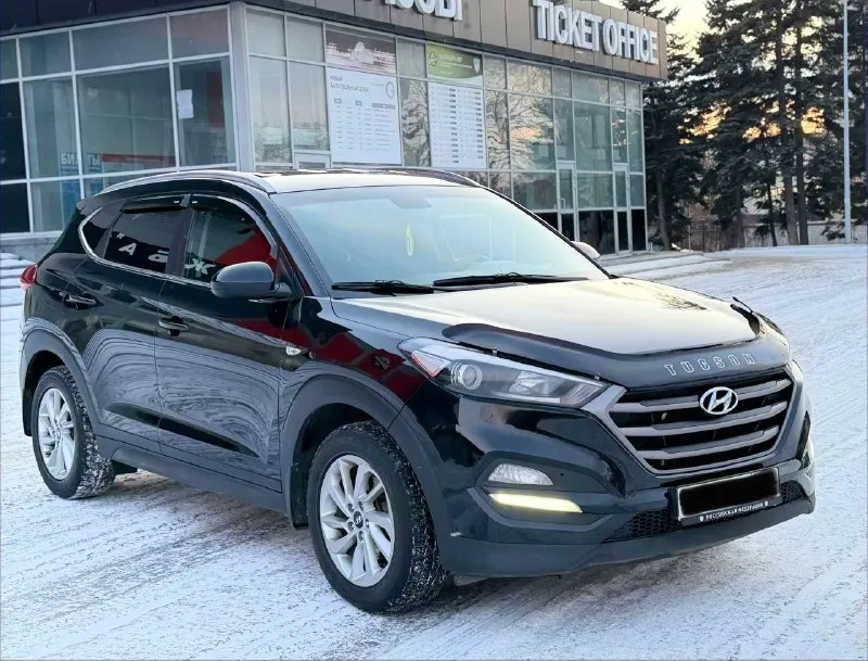 Hyundai tucson 2018г бензин 2.0 автомат автомобиль весь в заводском окрасе! один собственник из самого автосалона! очень комфортный автомобиль! есть все для комфортного вождения! подогрев сидений передних и задних, подогрев руля, камера заднего вида, монитор андроид, парктроник, мульти руль, круиз-контроль, климат-контроль, авто свет, датчик дождя, и многое другое…. есть диагностическая карта в мрэо переоформление помогу!!! юридически автомобиль чист!!! цена 1,860₽срочно все вопросы по тел+79494681080 - фотография - 1