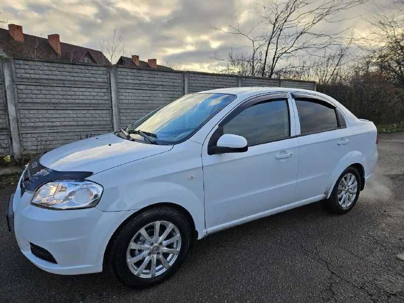 Продам. chevrolet aveo 2011г мотор 1.4 в хорошем состоянии с документами порядок. цена 495.000р +794... - фотография