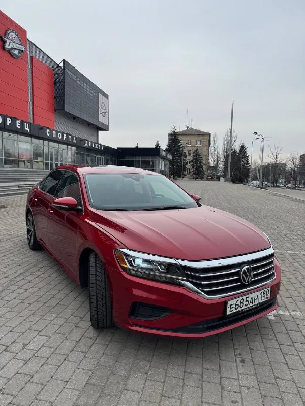 🚘 продам volkswagen passat sel premium 2020 ✅ 2020 год / 03 месяц ✅ мотор: 2.0т / бензин / акпп (aisin) ✅ пробег: 87.000 km 🔥 автомобиль в максимальной комплектации sel premium: • акустическая система “fender” • память сидений, безключевой доступ, start-stop, слепые зоны. • люк, парктроники спереди и сзади, ассистент автопарковки, камера заднего вида. • адаптивный круиз-контроль с датчиком обнаружения препятствий и контролем дистанции, а также удержанием в полосе. • климат-контроль, электропривод сидений, обогрев всех сидений и зеркал. • максимальная заводская led-оптика, дистанционный запуск с ключа, расширенная отделка салона кожей и деревом. • полностью русифицированное мультимедиа с картами местности и carplay. 🚗 автомобиль в отличном состоянии, полностью обслужен. кузов покрыт керамикой. два комплекта резины лето/зима. возможен обмен, а также продажа в кредит. 💸 2.390.000 ₽ +79495051515 (+telegram) 📞 🇷🇺 звоните: +79495051515 - фотография - 3