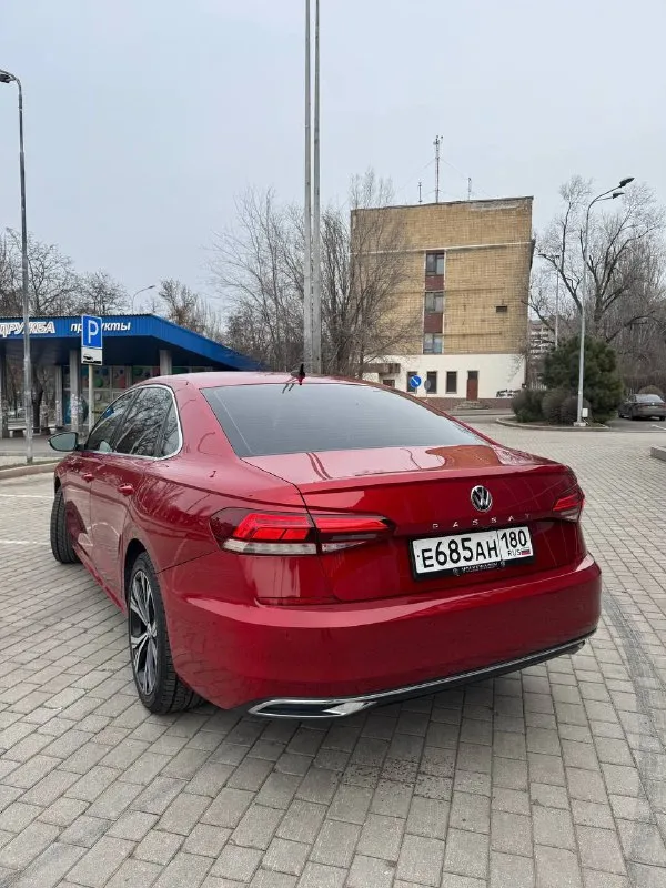 🚘 продам volkswagen passat sel premium 2020 ✅ 2020 год / 03 месяц ✅ мотор: 2.0т / бензин / акпп (aisin) ✅ пробег: 87.000 km 🔥 автомобиль в максимальной комплектации sel premium: • акустическая система “fender” • память сидений, безключевой доступ, start-stop, слепые зоны. • люк, парктроники спереди и сзади, ассистент автопарковки, камера заднего вида. • адаптивный круиз-контроль с датчиком обнаружения препятствий и контролем дистанции, а также удержанием в полосе. • климат-контроль, электропривод сидений, обогрев всех сидений и зеркал. • максимальная заводская led-оптика, дистанционный запуск с ключа, расширенная отделка салона кожей и деревом. • полностью русифицированное мультимедиа с картами местности и carplay. 🚗 автомобиль в отличном состоянии, полностью обслужен. кузов покрыт керамикой. два комплекта резины лето/зима. возможен обмен, а также продажа в кредит. 💸 2.390.000 ₽ +79495051515 (+telegram) 📞 🇷🇺 звоните: +79495051515 - фотография - 6