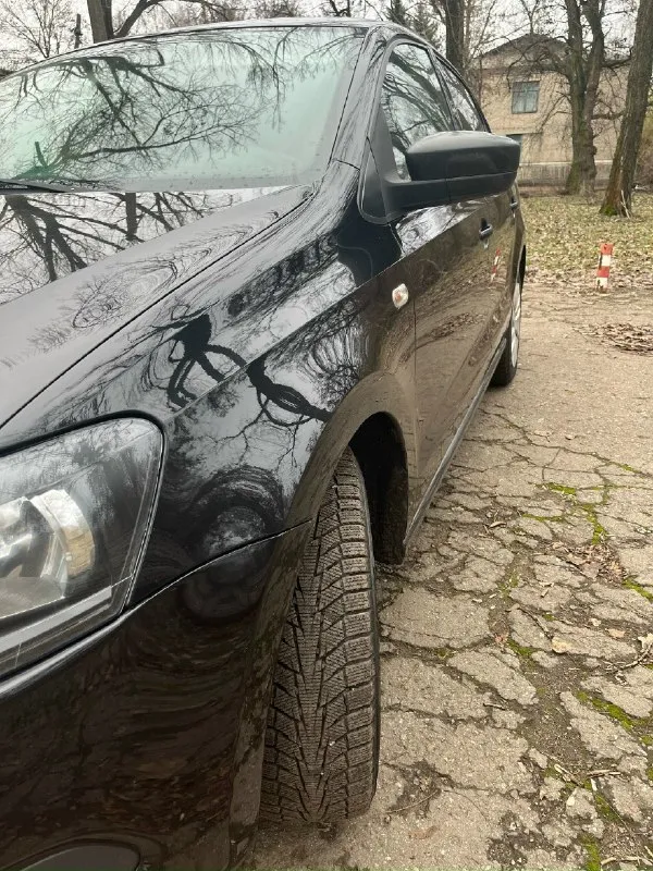 Автор: продаю volkswagen polo, 2012 г. в. , 1.6. в отличном внешнем и техническом состоянии. без вложений. пробег 265. комплектация: 4 эл. стеклоподъёмника, электро подогрев сидений и зеркал, кондиционер заправлен, штатная мультимедиа( mp3, usb, aux), бортовой компьютер, галогеновые фары, кожаный руль, центральный замок, новая зимняя резина. цена 760 тыс. макеевский учёт, хозяин. +79496228957.. !!!наш телеграм канал [ бесплатное размещение за репост!!! правила сообщества [ мы в мах [ [ 📞 звоните: +7(949)6228957 - фотография - 3