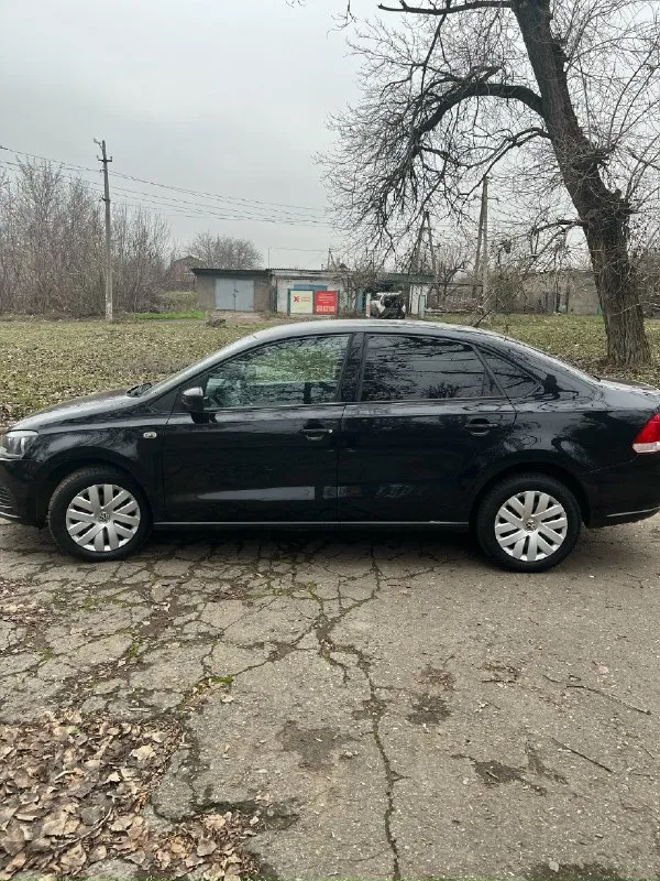 Автор: продаю volkswagen polo, 2012 г. в. , 1.6. в отличном внешнем и техническом состоянии. без вложений. пробег 265. комплектация: 4 эл. стеклоподъёмника, электро подогрев сидений и зеркал, кондиционер заправлен, штатная мультимедиа( mp3, usb, aux), бортовой компьютер, галогеновые фары, кожаный руль, центральный замок, новая зимняя резина. цена 760 тыс. макеевский учёт, хозяин. +79496228957.. !!!наш телеграм канал [ бесплатное размещение за репост!!! правила сообщества [ мы в мах [ [ 📞 звоните: +7(949)6228957 - фотография - 4