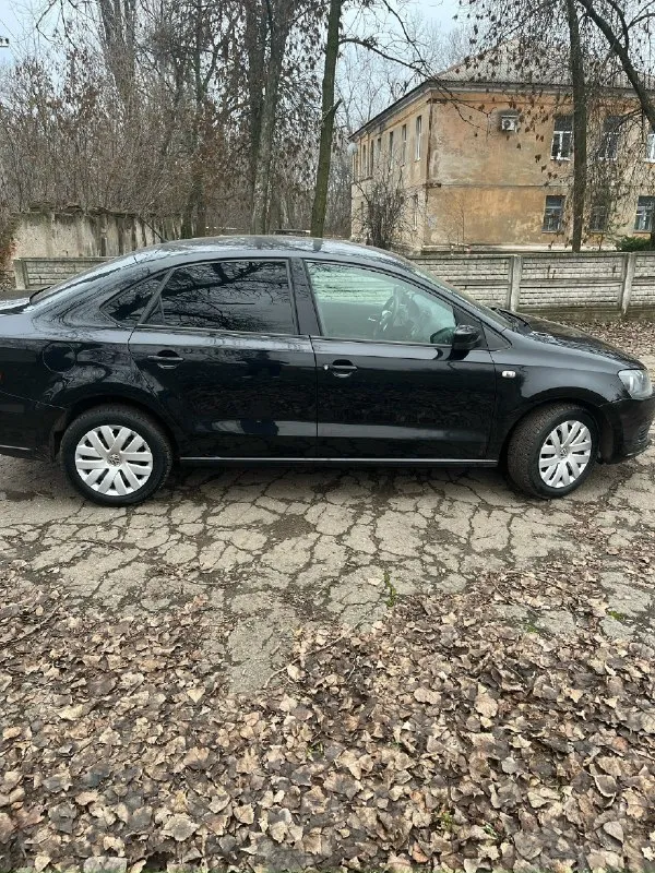 Автор: продаю volkswagen polo, 2012 г. в. , 1.6. в отличном внешнем и техническом состоянии. без вложений. пробег 265. комплектация: 4 эл. стеклоподъёмника, электро подогрев сидений и зеркал, кондиционер заправлен, штатная мультимедиа( mp3, usb, aux), бортовой компьютер, галогеновые фары, кожаный руль, центральный замок, новая зимняя резина. цена 760 тыс. макеевский учёт, хозяин. +79496228957.. !!!наш телеграм канал [ бесплатное размещение за репост!!! правила сообщества [ мы в мах [ [ 📞 звоните: +7(949)6228957 - фотография - 5