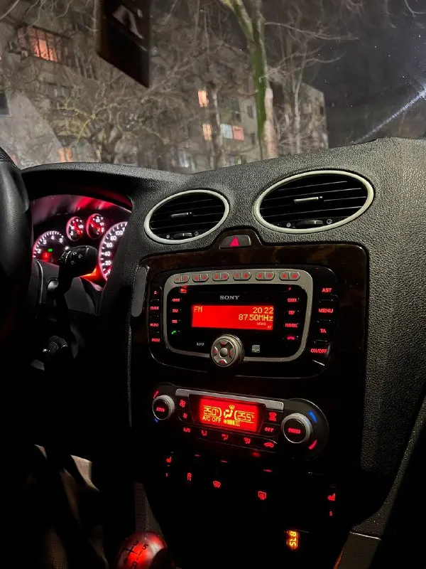 Продам ford focus 2 ghia год: 2007 пробег: 247 родной двигатель 1.8 бенз 125лс нареканий нет едет классно, масло не ест, ходовая часть недавно обслужена, без вложений, кузов в очень достойном состоянии без гнили и коррозии, днище все целое! в дтп не был все крепления везде завод! полная комплектация ghia с двух-зонным климатом подогревами сидений, лобового, зеркал, стабилизация, дисковые тормоза вкруг, стеклоподьемники вкруг, подрулевое управление музыкой, эл. фары, птф, бортовик, стекло лобовое без трещин стоит заводское с обогревом! автомобиль уже на летней резине почти новой! на данный момент вложений не требует. документы чистые, птс оригинал! тех осмотр есть. торг есть цена: 545000р 📍мариуполь 📞+79496463727 - фотография - 10