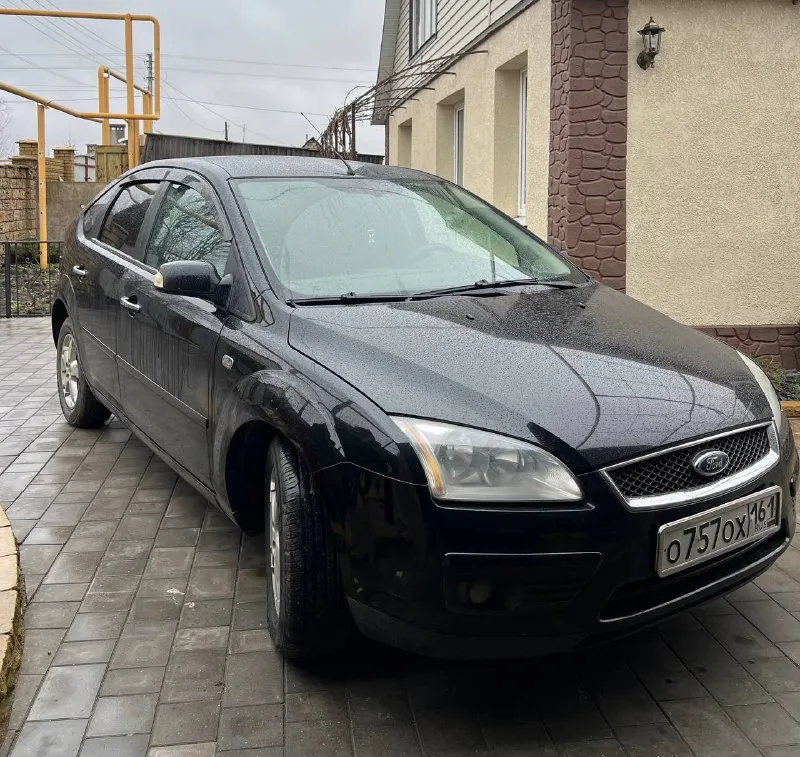 Продам ford focus 2 ghia год: 2007 пробег: 247 родной двигатель 1.8 бенз 125лс нареканий нет едет классно, масло не ест, ходовая часть недавно обслужена, без вложений, кузов в очень достойном состоянии без гнили и коррозии, днище все целое! в дтп не был все крепления везде завод! полная комплектация ghia с двух-зонным климатом подогревами сидений, лобового, зеркал, стабилизация, дисковые тормоза вкруг, стеклоподьемники вкруг, подрулевое управление музыкой, эл. фары, птф, бортовик, стекло лобовое без трещин стоит заводское с обогревом! автомобиль уже на летней резине почти новой! на данный момент вложений не требует. документы чистые, птс оригинал! тех осмотр есть. торг есть цена: 545000р 📍мариуполь 📞+79496463727 - фотография - 3