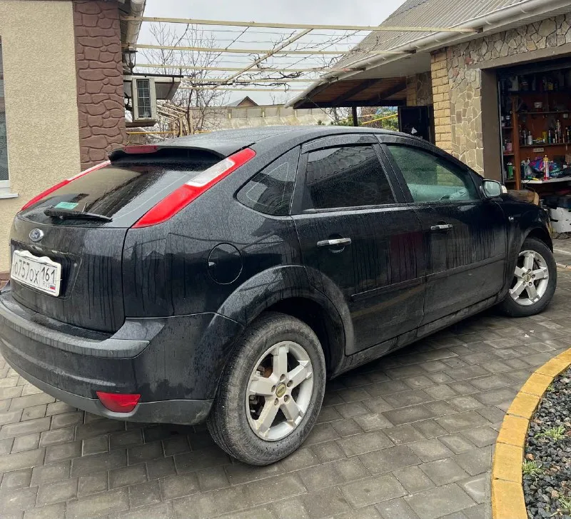 Продам ford focus 2 ghia год: 2007 пробег: 247 родной двигатель 1.8 бенз 125лс нареканий нет едет классно, масло не ест, ходовая часть недавно обслужена, без вложений, кузов в очень достойном состоянии без гнили и коррозии, днище все целое! в дтп не был все крепления везде завод! полная комплектация ghia с двух-зонным климатом подогревами сидений, лобового, зеркал, стабилизация, дисковые тормоза вкруг, стеклоподьемники вкруг, подрулевое управление музыкой, эл. фары, птф, бортовик, стекло лобовое без трещин стоит заводское с обогревом! автомобиль уже на летней резине почти новой! на данный момент вложений не требует. документы чистые, птс оригинал! тех осмотр есть. торг есть цена: 545000р 📍мариуполь 📞+79496463727 - фотография - 4