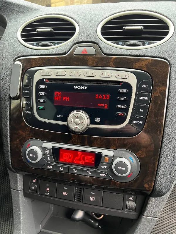 Продам ford focus 2 ghia год: 2007 пробег: 247 родной двигатель 1.8 бенз 125лс нареканий нет едет классно, масло не ест, ходовая часть недавно обслужена, без вложений, кузов в очень достойном состоянии без гнили и коррозии, днище все целое! в дтп не был все крепления везде завод! полная комплектация ghia с двух-зонным климатом подогревами сидений, лобового, зеркал, стабилизация, дисковые тормоза вкруг, стеклоподьемники вкруг, подрулевое управление музыкой, эл. фары, птф, бортовик, стекло лобовое без трещин стоит заводское с обогревом! автомобиль уже на летней резине почти новой! на данный момент вложений не требует. документы чистые, птс оригинал! тех осмотр есть. торг есть цена: 545000р 📍мариуполь 📞+79496463727 - фотография - 9