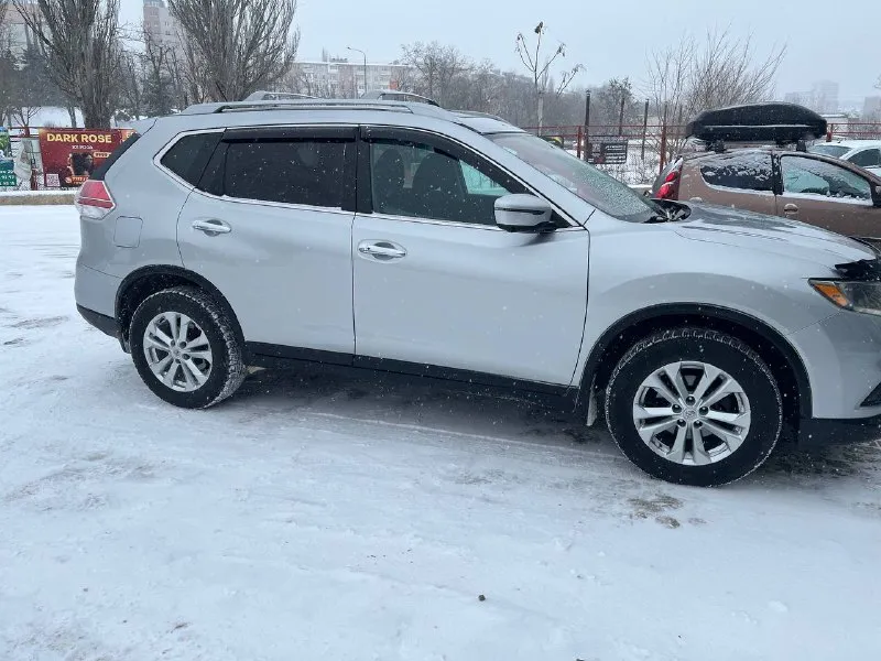 Продаю свой автомобиль, nissan rogue 2016 год,2,5 cvt 171 л. с, пробег 180300,вариатор, сильная комплектация:бесключевой запуск, панорамная крыша, 4 камеры 360 обзор, датчик слепых зон, электропривод багажника, датчики давления шин, полный привод и тд. не прокуренный салон, гаражное хранение, лобовое в атермальной пленке люмар (допускается гаи), два ключа, газ ланди рензо (вписан в техпаспорт), на все вопросы отвечу по телефону. г.мариуполь +79497398234 цена:1.900.000₽ - фотография - 10