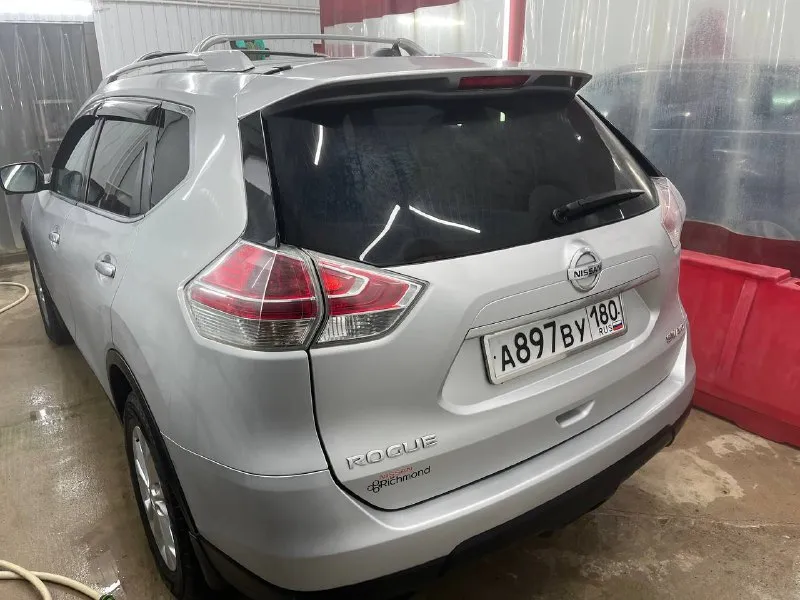Продаю свой автомобиль, nissan rogue 2016 год,2,5 cvt 171 л. с, пробег 180300,вариатор, сильная комплектация:бесключевой запуск, панорамная крыша, 4 камеры 360 обзор, датчик слепых зон, электропривод багажника, датчики давления шин, полный привод и тд. не прокуренный салон, гаражное хранение, лобовое в атермальной пленке люмар (допускается гаи), два ключа, газ ланди рензо (вписан в техпаспорт), на все вопросы отвечу по телефону. г.мариуполь +79497398234 цена:1.900.000₽ - фотография - 3